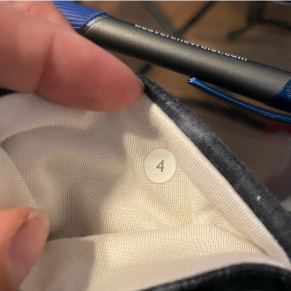 Lululemon wonder under pretty plume cropped 2 - Picture 6 of 8